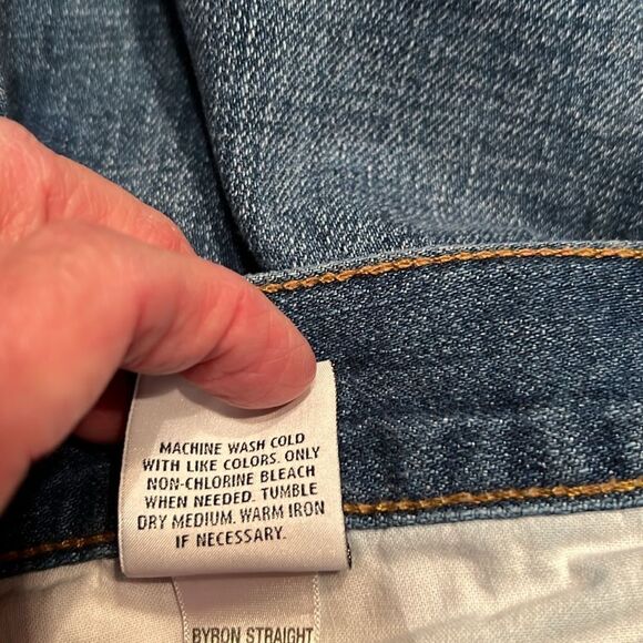 Hudsonβ
jeansβ
- Picture 12 of 13